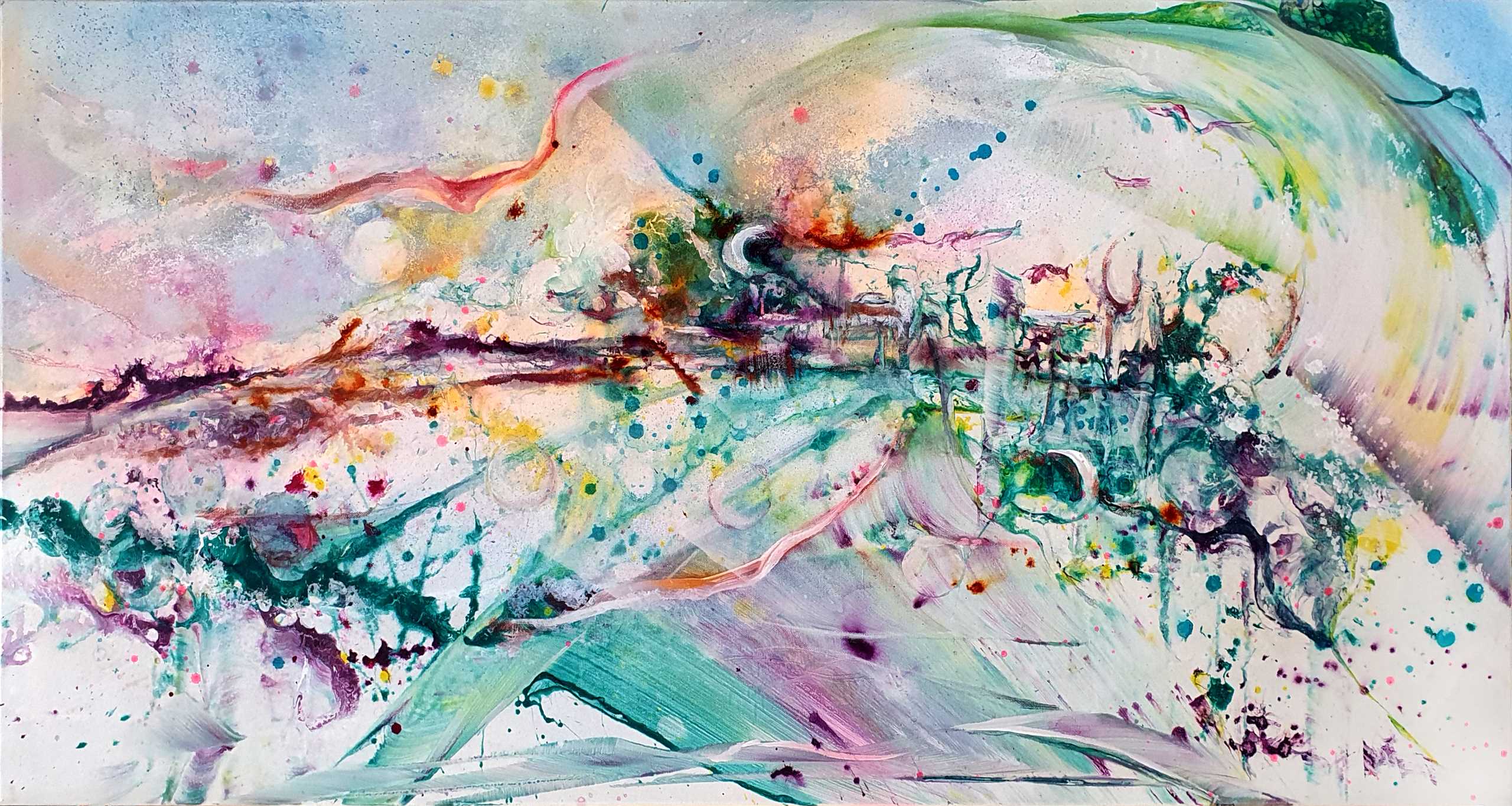 Querformatiges Kunstwerk mit einer abstrakten Landschaft in hellen Rosa- und Lilatönen und Petrolfaben.